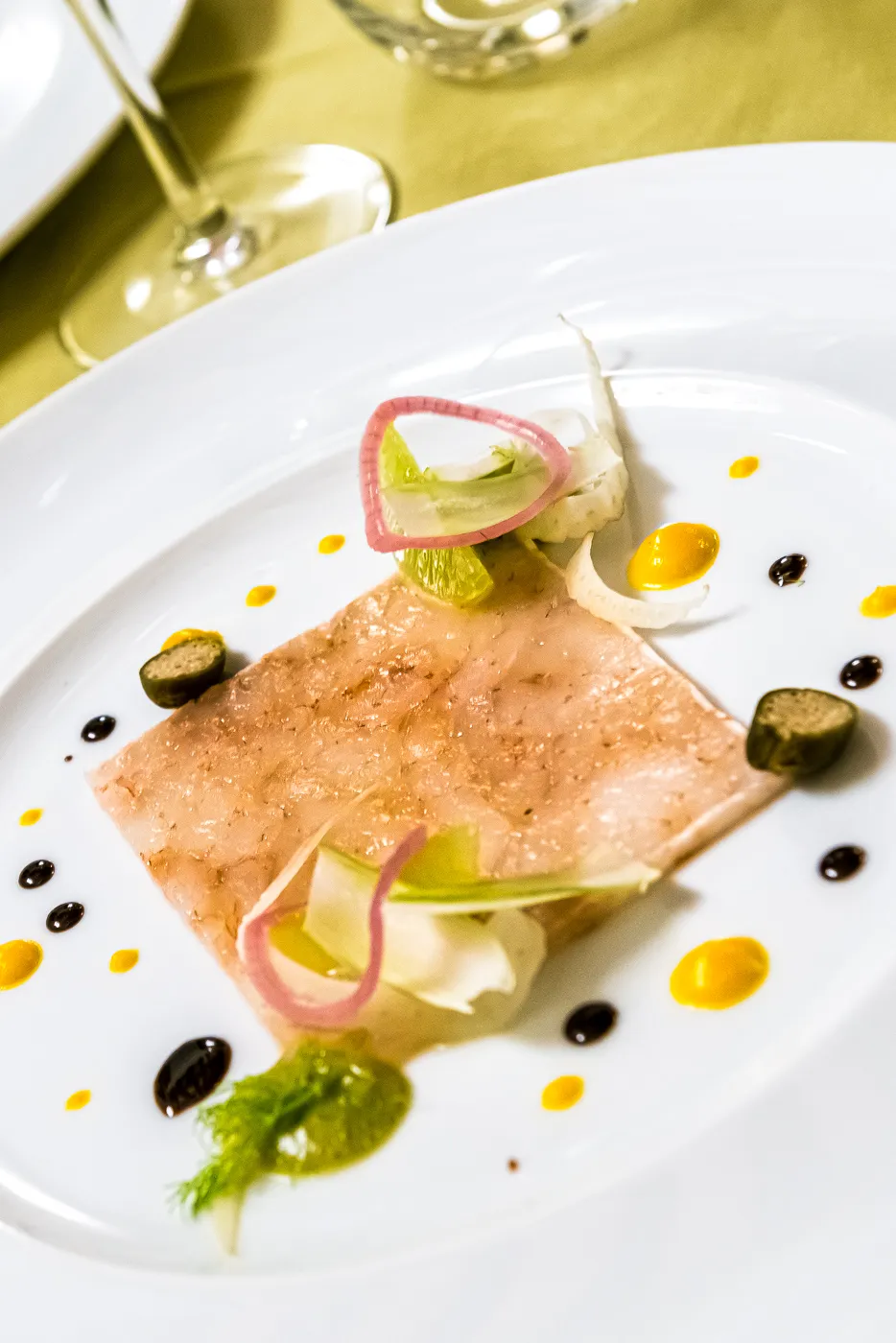 Piatto gourmet impiattato del ristorante del relais