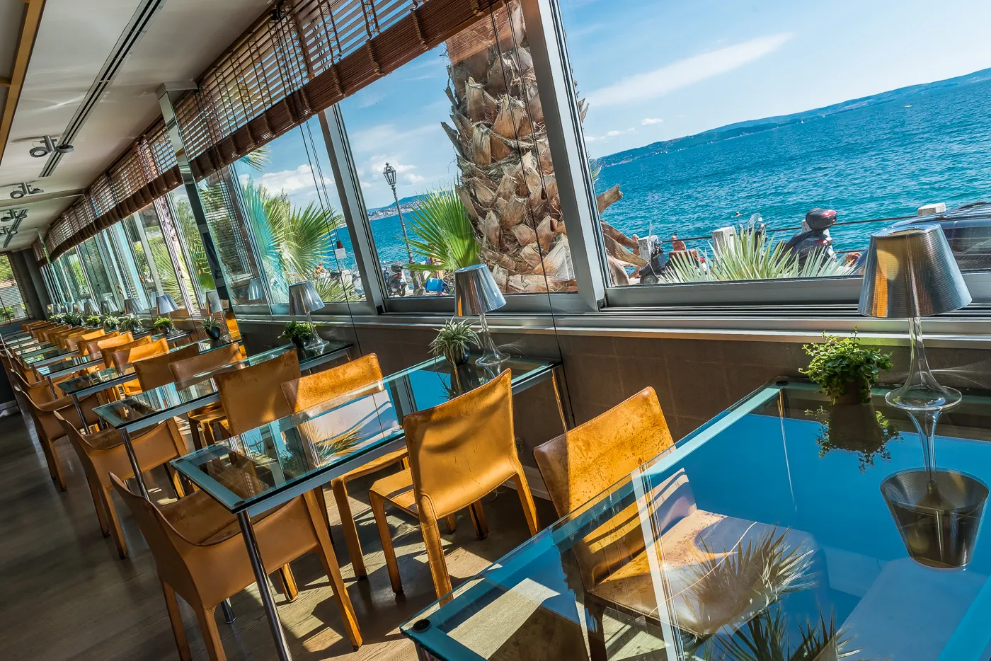 La sala ristorante affacciata sul golfo di Trieste