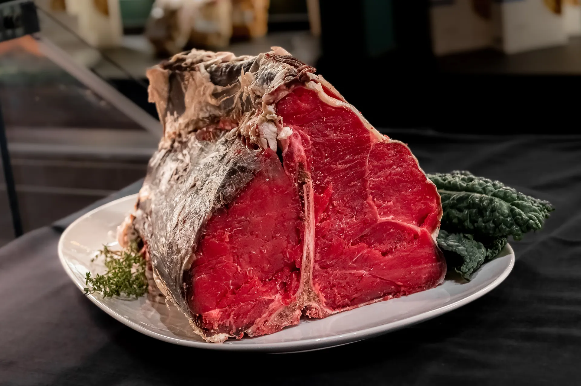 Taglio di carne frollata al piatto